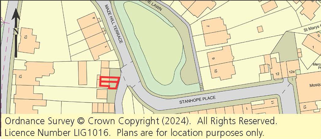 Lot: 122 - DOUBLE GARAGE WITH OFF-ROAD PARKING TO FRONT -